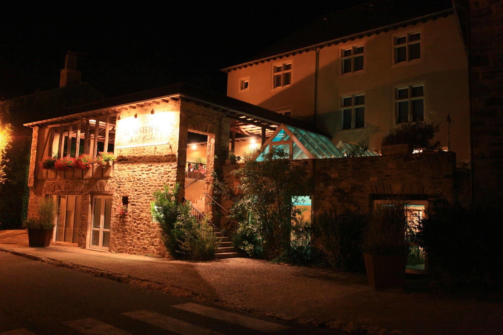 Hotel Le Sénéchal Sauveterre-de-Rouergue Exterior foto